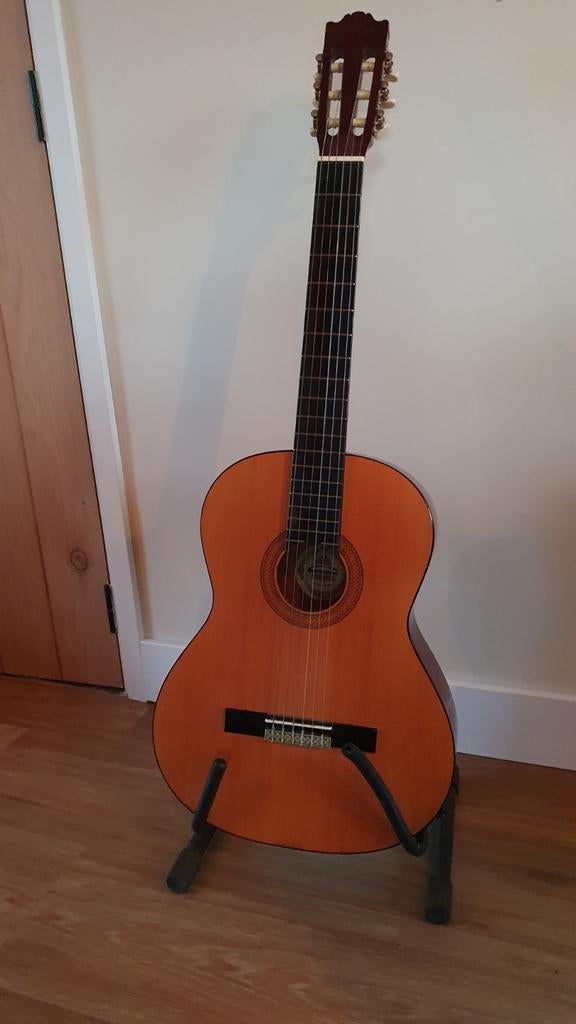 Santana C100 klassieke gitaar met standaard en beschermhoes, Muziek en Instrumenten, Ophalen, Gebruikt, Klassieke of Spaanse gitaar