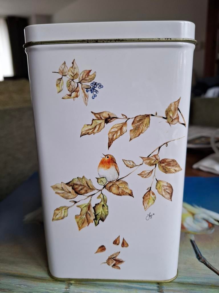 Vierkant blik met vogelmotieven Jet ter Steege, Ophalen of Verzenden, Gebruikt, Koek(jes), Overige merken