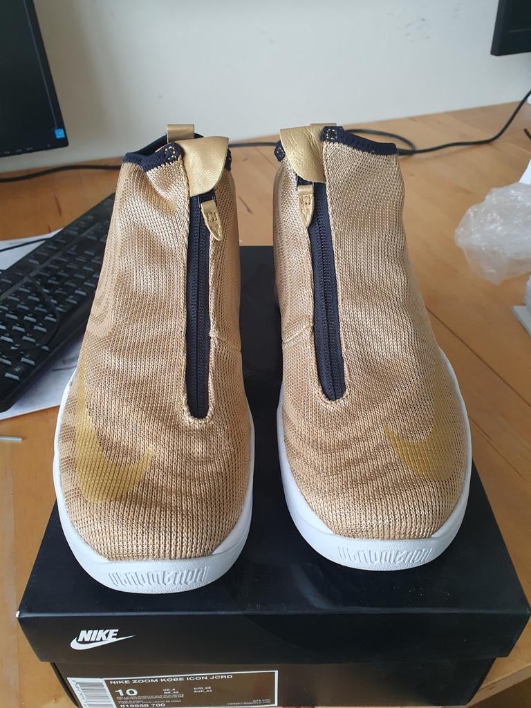 Nike Kobe Air Zoom Icon sneakers goud maat 44 - Nieuw!, Kleding | Heren, Schoenen, Nieuw, Sneakers of Gympen, Overige kleuren