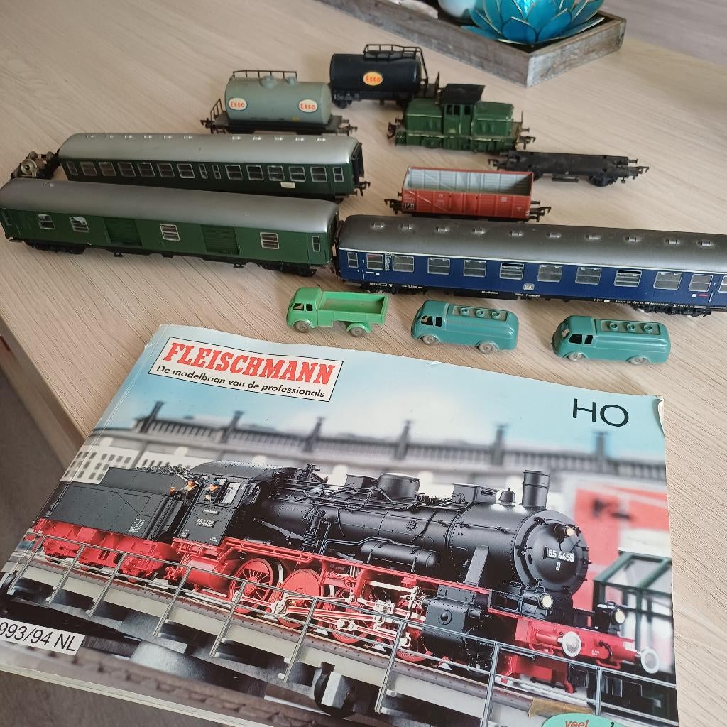 Div. Fleischmann spul. + Catalogus   93/94., Hobby en Vrije tijd, Modeltreinen | H0, Ophalen, Wisselstroom, Gebruikt, Fleischmann