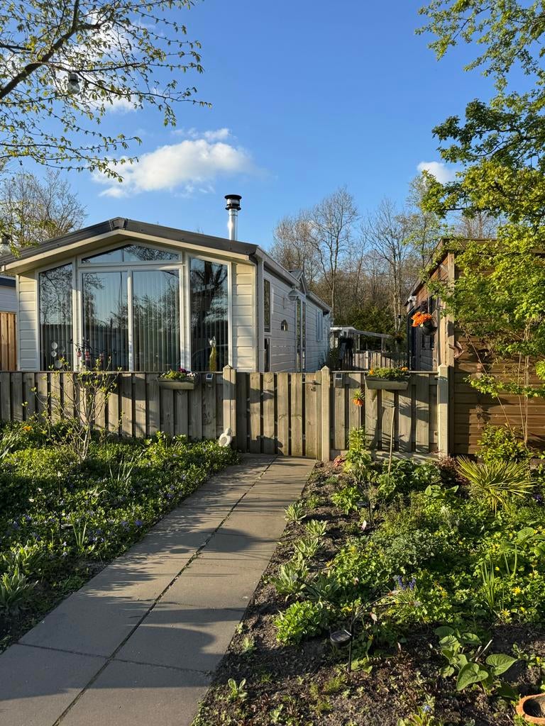 Prachtig kunststof chalet op mooi park nabij Leeuwarden, Tot en met 4
