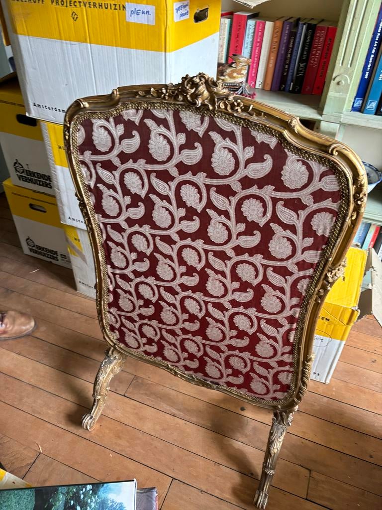 Antiek haardscherm met goudkleurig frame en rood patroon, Antiek en Kunst, Antiek | Woonaccessoires, Ophalen of Verzenden