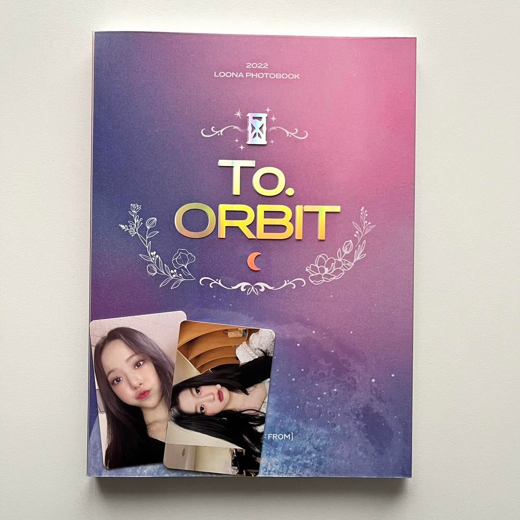 Loona - to orbit photobook, Ophalen of Verzenden, Zo goed als nieuw