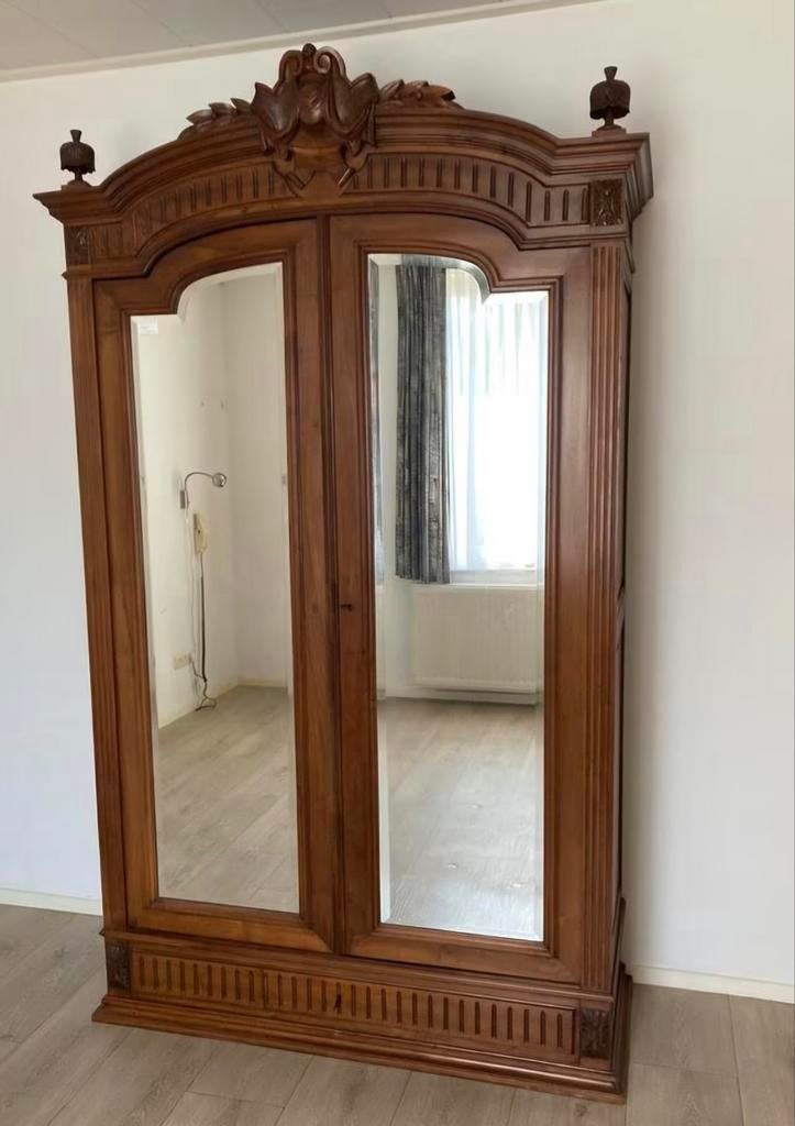 Antieke Notenhouten Kledingkast (demontabel), Antiek en Kunst, Antiek | Meubels | Kasten, Ophalen