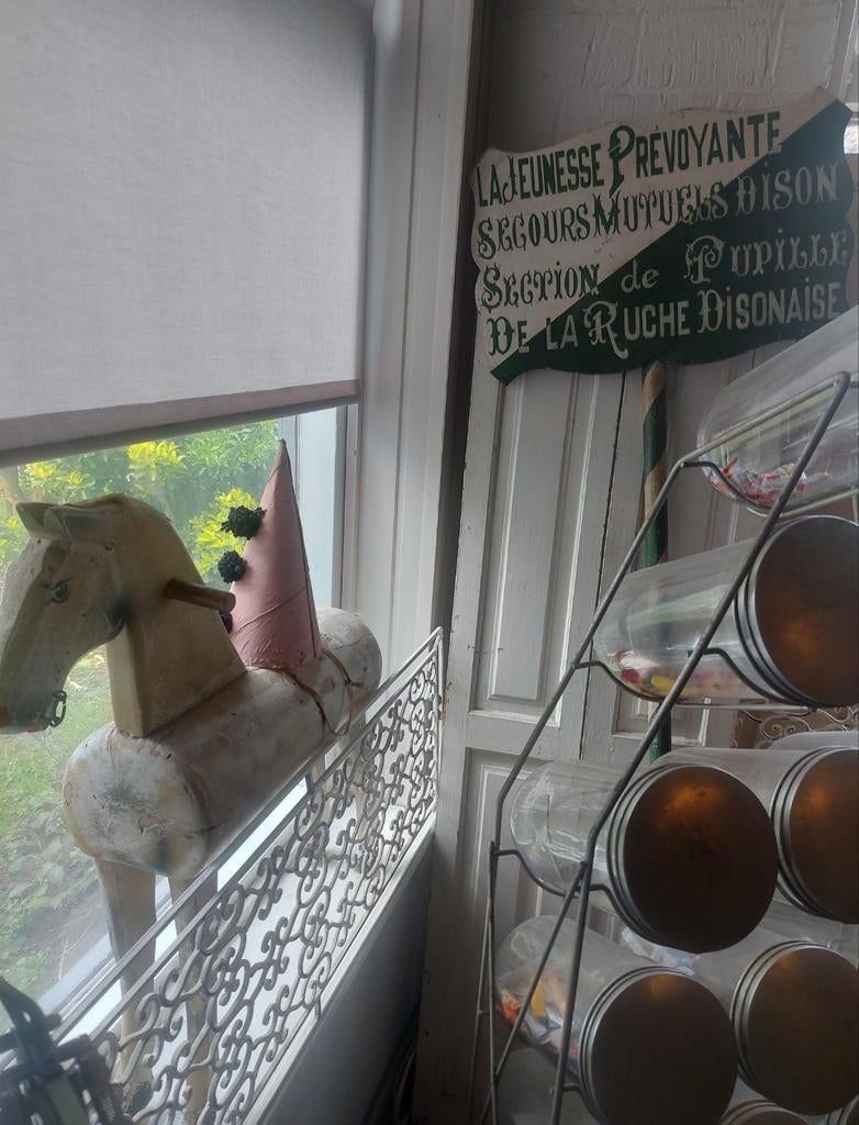 Antiek Frans aanwijzing/ reclamebord op org.spiraal stok, Ophalen