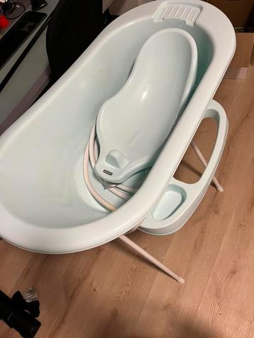 Badje babyjou met standaard, slang en zitje beschikbaar voor biedingen