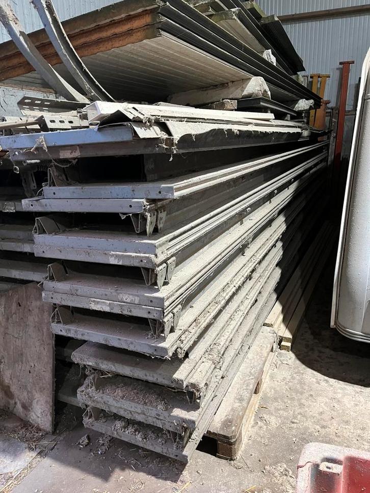 Grote overheaddeur 6,85 breed 2 stuks aanwezig, Doe-het-zelf en Verbouw, Deuren en Horren, Zo goed als nieuw, Garagedeur, 215 cm of meer