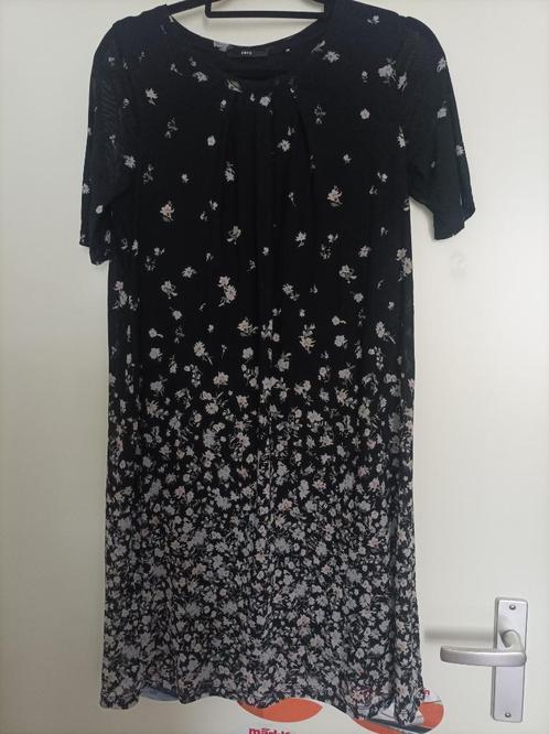 Zero jurk met bloemetjes maat 38, Kleding | Dames, Jurken, Zo goed als nieuw, Maat 38/40 (M), Zwart, Boven de knie, Ophalen of Verzenden