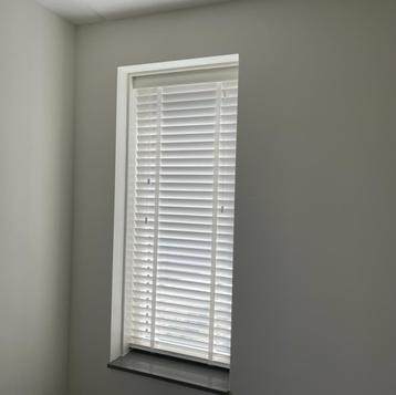 Jaloezie HOUT wit 95,5x132 cm. Nieuw in verpakking! beschikbaar voor biedingen