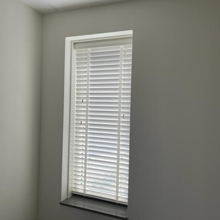 Jaloezie HOUT wit 95,5x132 cm. Nieuw in verpakking!, Huis en Inrichting, Stoffering | Gordijnen en Lamellen, Nieuw, 100 tot 150 cm