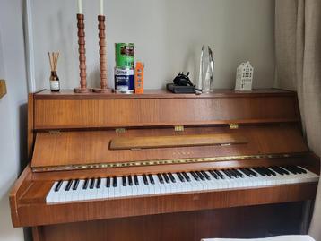 Kawaii Mid-century beschikbaar voor biedingen