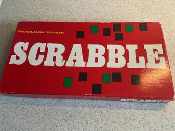 Vintage scrabble rode doos beschikbaar voor biedingen