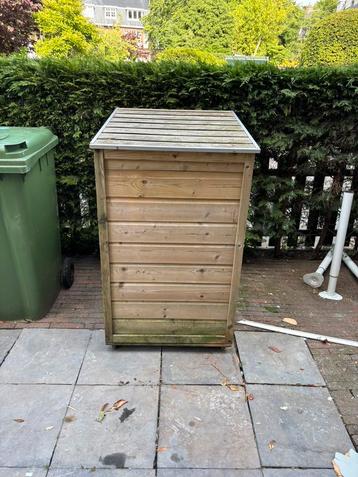 Container berging met klep. beschikbaar voor biedingen