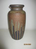 Vintage West Germany hoge lava aardewerk vaas, Minder dan 50 cm, Gebruikt, Ophalen, Overige kleuren