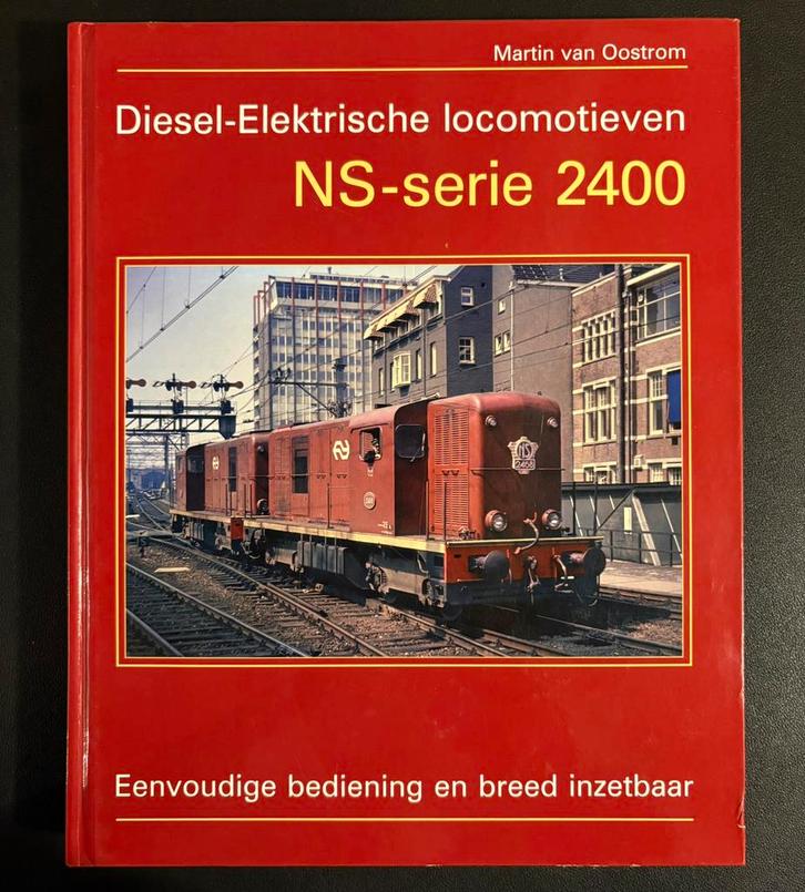 DE-locomotieven NS-serie 2400 (2009), Verzamelen, Spoorwegen en Tramwegen, Zo goed als nieuw, Trein, Boek of Tijdschrift, Ophalen of Verzenden