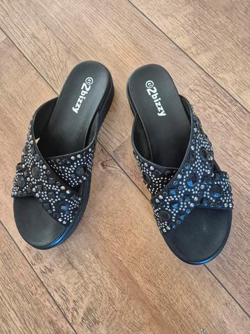 Nieuwe zwarte sandalen van 2-Bizzy beschikbaar voor biedingen