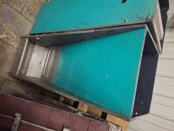 Kippen voerautomaat (evt. Meerdere beschikbaar) beschikbaar voor biedingen