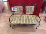 Schattig poppenbankje van riet en metaal, Ophalen of Verzenden, Zo goed als nieuw, Tweepersoons, Metaal