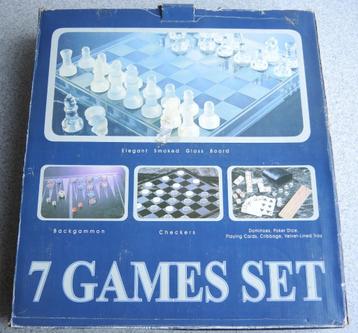 Schaakbord (met speelstukken - van glas) beschikbaar voor biedingen