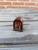 Bakelieten poppenhuisradio/puntenslijper. Oud, Ophalen of Verzenden
