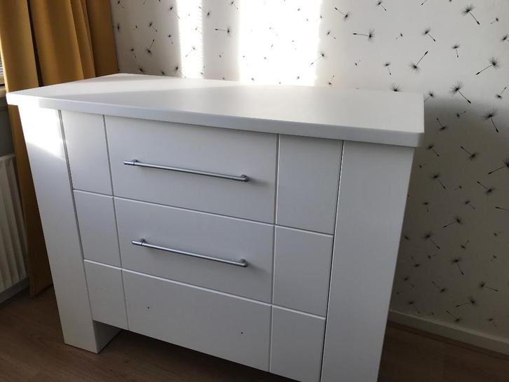 Gratis witte commode, Kinderen en Baby's, Kinderkamer | Commodes en Kasten, Gebruikt, Commode, 90 tot 105 cm, 100 cm of meer, 50 tot 70 cm