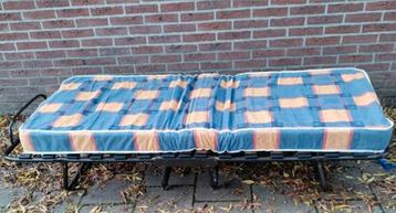 Bed,Logeerbed,inklapbaar,Retro,Matras,Geel,Blauw,Logeerbed beschikbaar voor biedingen