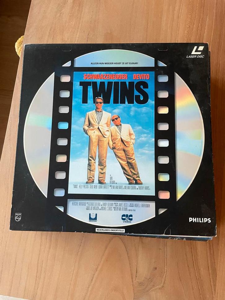 Twins Laserdisc - Schwarzenegger & DeVito, Cd's en Dvd's, Dvd's | Overige Dvd's, Zo goed als nieuw, Boxset, Alle leeftijden, Ophalen of Verzenden