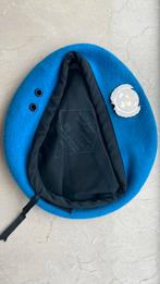 VN baret maat 59 + embleem (nieuw), Ophalen of Verzenden, Overige soorten, Overige gebieden, Kleding of Schoenen