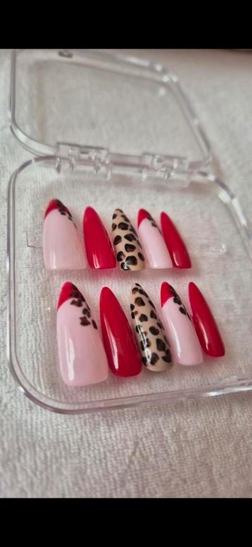 Press on nails beschikbaar voor biedingen