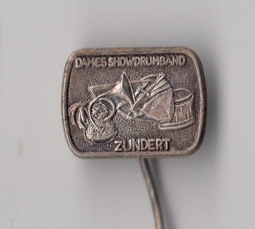 Zundert Dames Showdrumband speldje, Verzamelen, Speldjes, Pins en Buttons, Gebruikt, Speldje of Pin, Overige onderwerpen, Ophalen of Verzenden