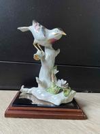 Porseleinen Vogel Beeldje op Houten Voet, Antiek en Kunst, Antiek | Keramiek en Aardewerk, Ophalen of Verzenden