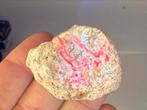 Robijn in Matrix mineralen UV Actief, Verzamelen, Mineralen en Fossielen, Ophalen of Verzenden, Mineraal