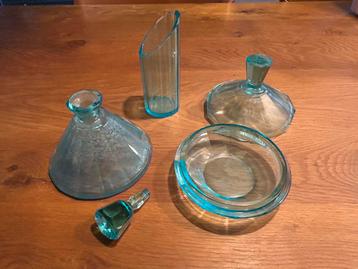 3-delige vintage make-up set blauw glas beschikbaar voor biedingen