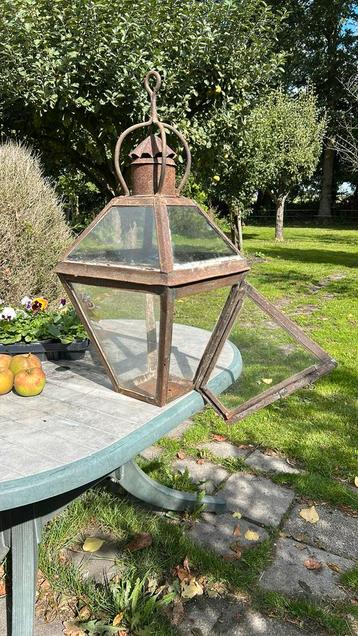 Vintage grote lantaarn beschikbaar voor biedingen