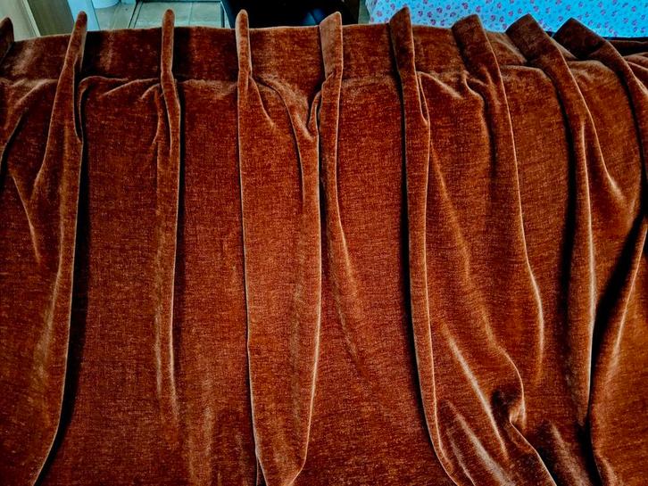 4 Roodbruine velours gordijnen van 209 cm hoog, Huis en Inrichting, Stoffering | Gordijnen en Lamellen, Zo goed als nieuw, 200 cm of meer