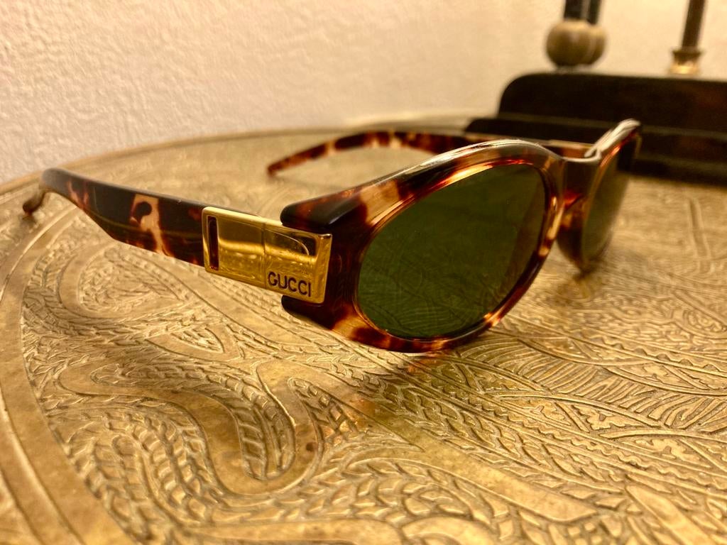 Gucci zonnebril vintage 1998 zeer chique, Sieraden, Tassen en Uiterlijk, Overige merken, Gebruikt, Zonnebril, Overige kleuren