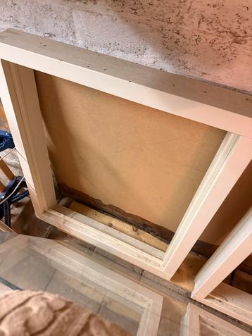 Houten Raamkozijn beschikbaar voor biedingen