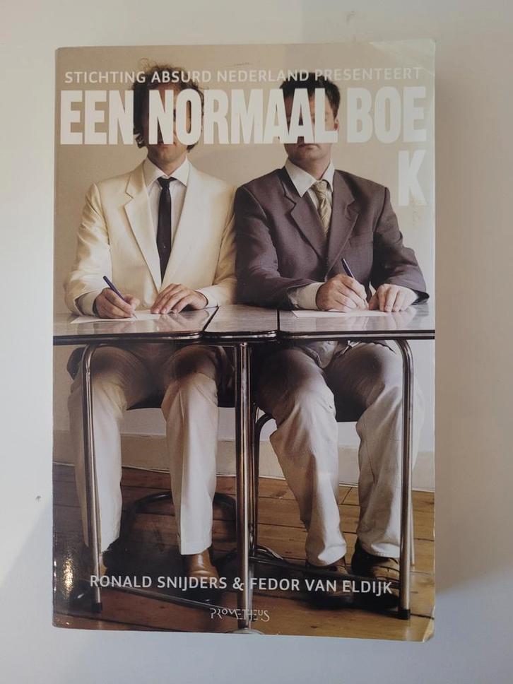 Een Normaal Boek - Ronald Snijders & Fedor van Eldijk, Boeken, Overige Boeken, Gelezen, Ophalen of Verzenden