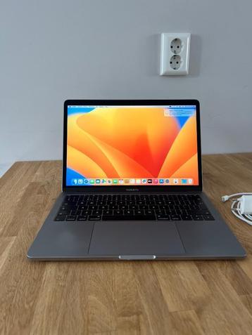MacBook Pro 2017 13inch  2,3GHZ | 8GB | 256 GB beschikbaar voor biedingen