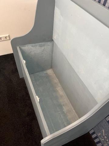 Te koop een heel praktisch opbergbankje kinderkamer beschikbaar voor biedingen