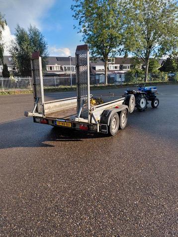 Humbaur machinetransporter beschikbaar voor biedingen