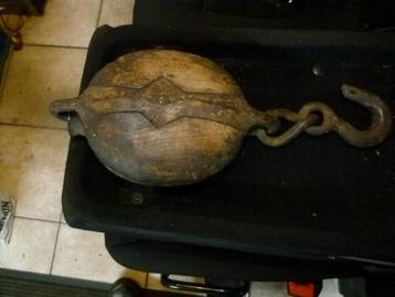 antieke katrol hout met metaal beschikbaar voor biedingen