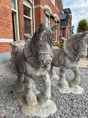 Twee Trekpaarden met Boerenkar - Tuinbeeld Set beschikbaar voor biedingen