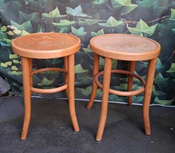 2 Vintage Bentwood krukjes. Jaren '70 beschikbaar voor biedingen