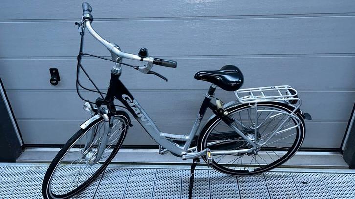 Giant centro dames fiets., Fietsen en Brommers, Fietsen | Dames | Damesfietsen, Zo goed als nieuw, Giant, Versnellingen, 53 tot 56 cm