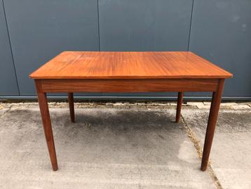 Vintage Uitschuifbare Eetkamertafel beschikbaar voor biedingen