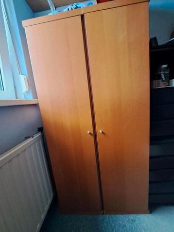 Vier gelijke IKEA kastjes, met twee verschillende deuren beschikbaar voor biedingen