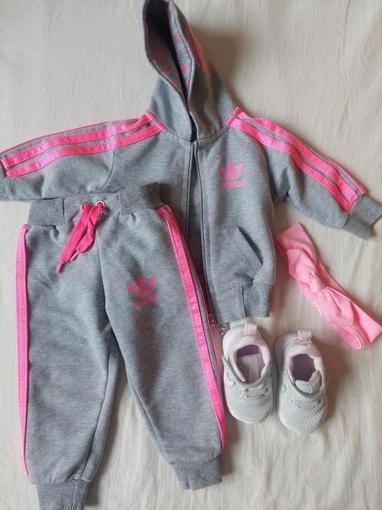 Adidas setje met nike schoenen mt 62_68, Kinderen en Baby's, Babykleding | Maat 68, Zo goed als nieuw, Jongetje of Meisje, Ophalen of Verzenden