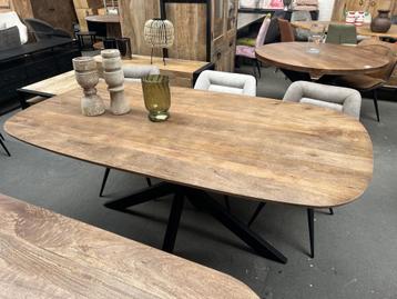 Magazijn Leegverkoop Eettafel Deens ovaal mangohout matrix  beschikbaar voor biedingen