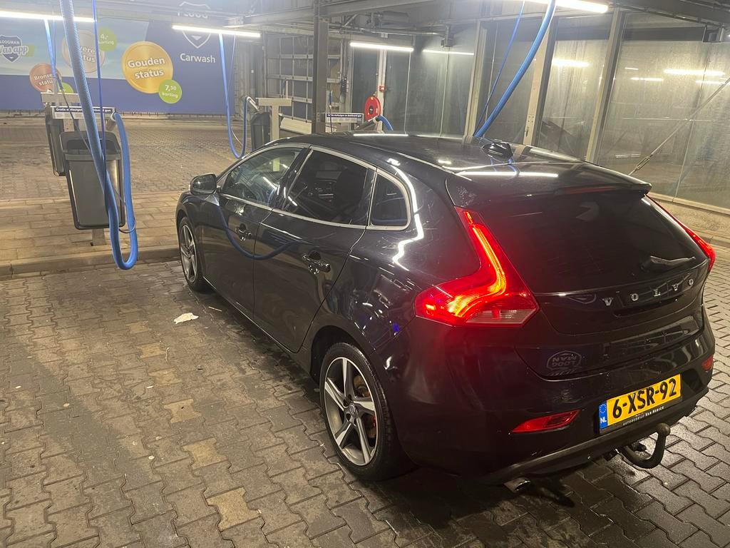 Volvo V40 2.0 D4 190PK 2014 Zwart, Auto's, Volvo, Voorwielaandrijving, Zwart, 30 km/l, V40